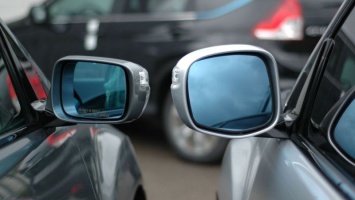 Как предотвратить повреждение боковых зеркал автомобиля?