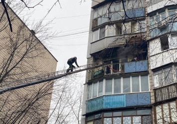 На Чоколовке в многоэтажке загорелась квартира: есть погибший