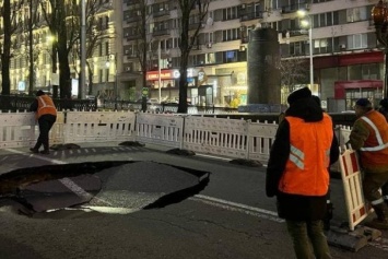 В Киеве из-за провала на бульваре Шевченко изменены маршруты следования троллейбусов