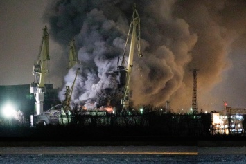 Объем ущерба на загоревшемся корвете в Санкт-Петербурге пока не установлен