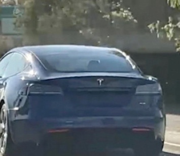 Прототип нового Tesla Model S замечен на дорогах