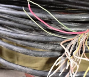 Суд наказал рецидивиста, который вырезал 35 метров телефонного кабеля