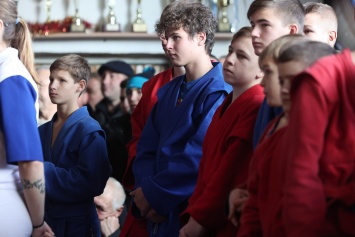 Одесскому богатырю Николаю Пасечнику вручен Почетный знак городского головы «Благодарность». Фото