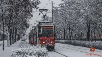 Днепр присыпало снегом: как работает общественный транспорт