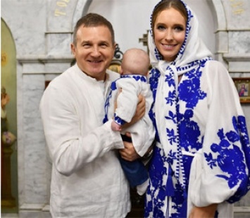 Катя Осадчая и Юрий Горбунов показали милый семейный портрет с крещения сына