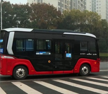 Беспилотные автобусы начали пробную коммерческую эксплуатацию в китайском Чунцине