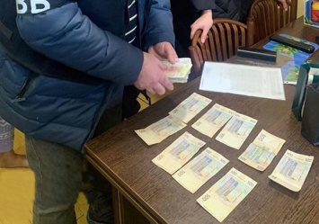 Права за 9400 гривен: в Харькове у ученицы автошколы требовали взятку