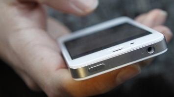В Запорожье грабитель выхватил мобильный телефон из рук мужчины и пытался скрыться