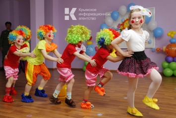 В Крыму родителям разрешили присутствовать на новогодних утренниках