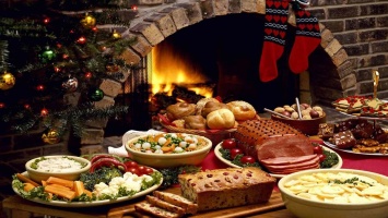 Как разнообразить Рождественский стол 25 декабря: готовим гуся в яблоках и пирог с орехами