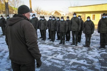 Командиры криворожских нацгвардейцев проходят занятия на обучающем воинском сборе в Днепре