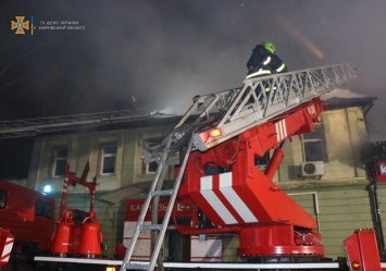 В Харькове 50 пожарных семь часов гасят масштабный пожар на складе (фото, видео)