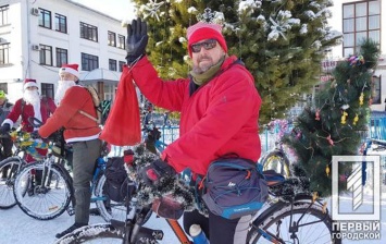 В Кривом Роге прошел благотворительный велопробег Дедов Морозов