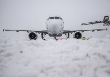 Самолет из Турции не смог приземлится в Запорожье из-за снегопада