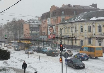 Полтава стоит в пробках из-за снегопада