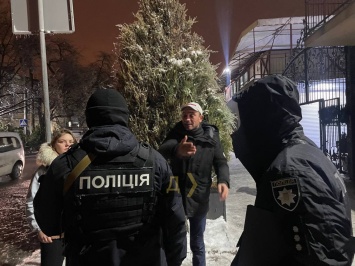 Продавец пиротехники напал с ножом на журналистов "ДумскойТВ"