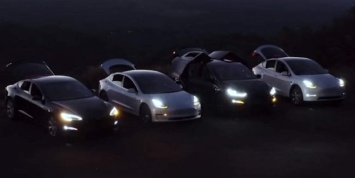 Электромобили Tesla устроили рождественское шоу (видео)