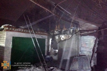 Почти два десятка пожарных тушили пылающий дом в Подгородном