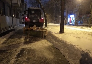 Такси по 500 гривен, застрявшие скорые и очереди в метро: как Харьков пережил сильный снегопад