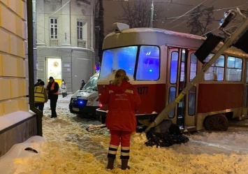 В Днепре трамвай насмерть сбил женщину: что будет с водителем