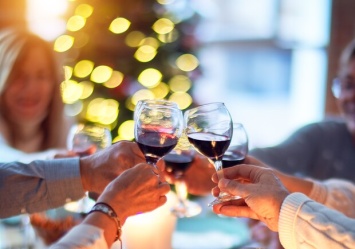 Как пить алкоголь на Новый год без вреда организма: советы врача