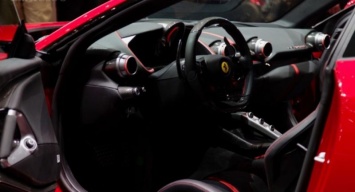 Новый кроссовер Ferrari Purosangue 2023 года сфотографировали на тестах