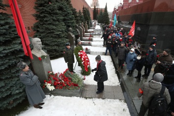 В Госдуме предложили убрать захоронения с Красной площади