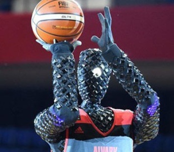 Человекоподобный робот-баскетболист научился вести мяч