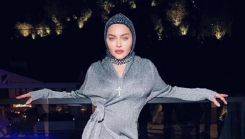 Мадонна на Новый год появилась в балаклаве от украинского дизайнера (ФОТО)