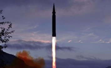 Северная Корея выпустила неизвестный снаряд в сторону моря