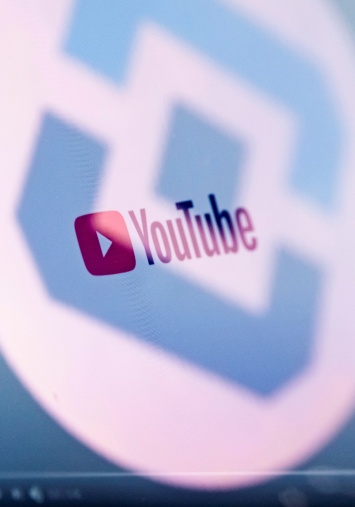 YouTube под давлением РКН просит живущего в США блогера удалить видео