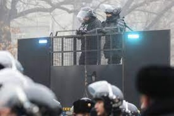 Переворот в Казахстане: Тысячи протестующих штурмуют резиденцию президента страны