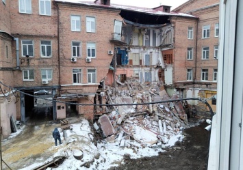 Вместо вырубки кустарников - котлован: в мэрии назвали причину обрушения здания на проспекте Гагарина