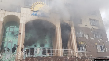 Из-за газовых протестов в столице Казахстана президентом введено двухнедельное ЧП - СМИ сообщают, что резиденция президента в Алма-Ате захвачена