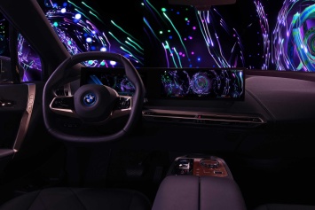 Цифровое искусство в автомобилях BMW: Digital Art Mode от художницы Цао Фэй на выставке CES 2022