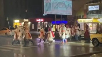 Вертеп по-криворожски: колядники прогулялись улицами Даманского