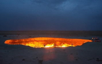 В Туркменистане погасят газовый кратер, пылавший более полувека