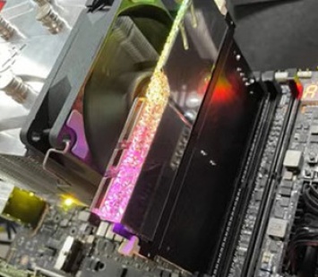 ASUS разработала адаптер для установки памяти DDR4 в слоты DDR5