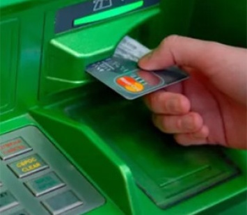 Банкомат ПриватБанка снял деньги с карты и не отдал наличку: как не лишиться средств