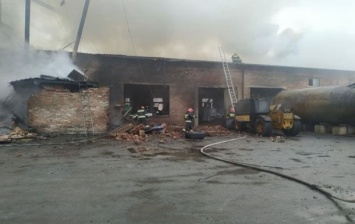 На Черниговщине произошел взрыв и пожар на мебельной фабрике