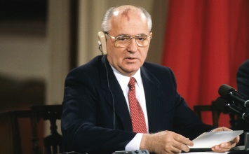 Литовцы подали в суд на Горбачева за военное преступление 30-летней давности