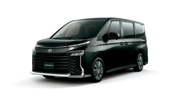 Toyota запускает новые минивэны Noah и Voxy в Японии