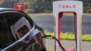 Калифорния хотят ввести государственный надзор за тестированием системы автопилота Tesla FSD