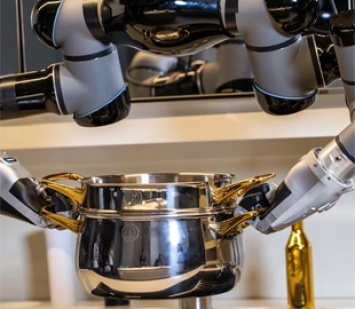 Рестораны в США начали заменять поваров на роботов