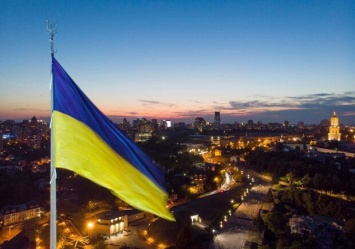 В Киеве приспустили главный флаг Украины: в чем причина