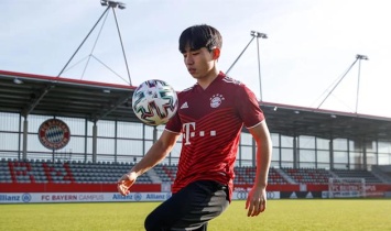 Бавария подписала корейского полузащитника на правах аренды