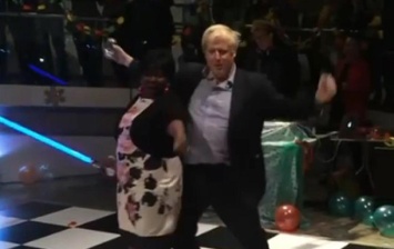 Появилось видео танца премьер-министра Джонсона