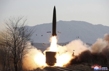Северная Корея испытала запуск баллистических ракет с поезда