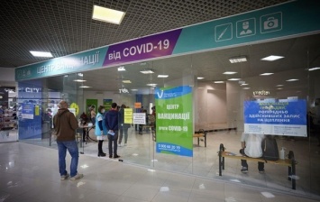 От коронавируса привились почти 15 млн украинцев