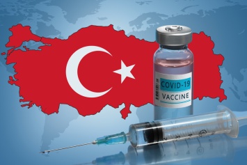 В Турции начали платно вакцинировать туристов